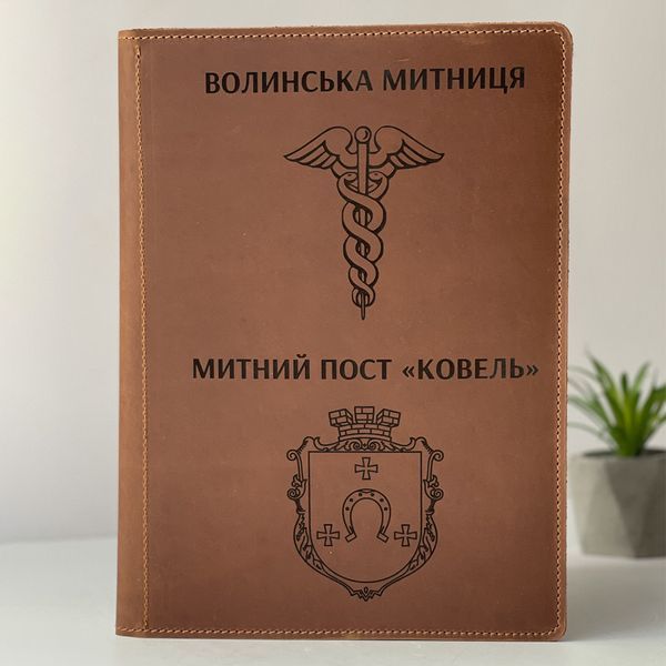 Leather folder for document signature with logo engraving