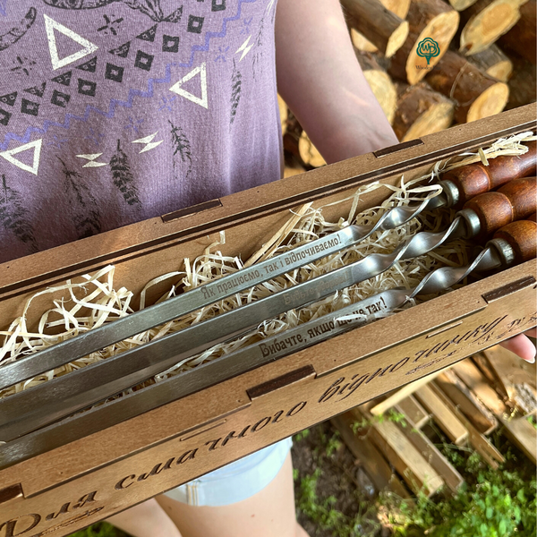 Набір шампурів з дерев'яними ручками в пеналі з іменним гравіюванням