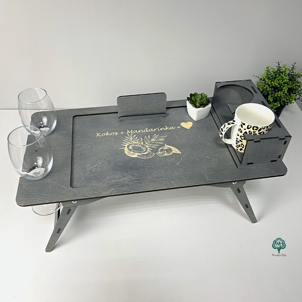 Tray on legs with engraving