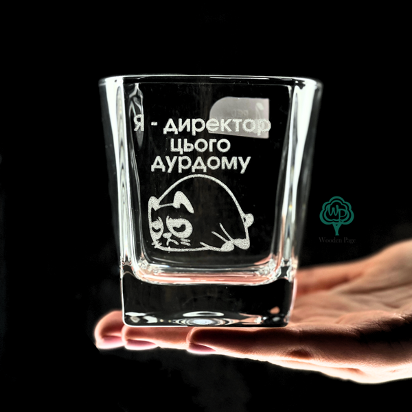 Whiskey glass with head applied