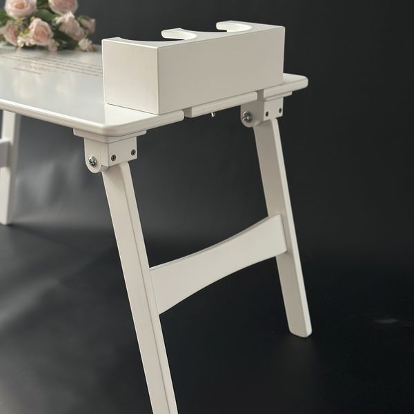 Folding picnic table in white