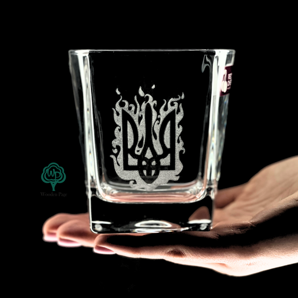 Whiskey glass with coat of arms