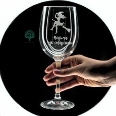 Wine glass with engraving "Witches do not age"