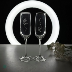 Парні келихи для шампанського з гравіюванням "Mr&Mrs"