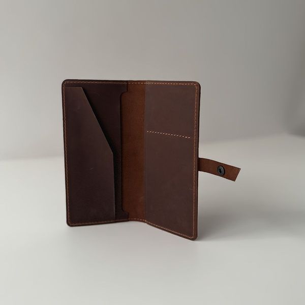 Personalized travel case for a traveler