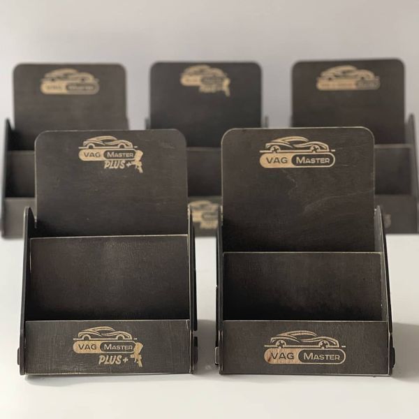 Деревянная подставка для шоколадок с гравировкой