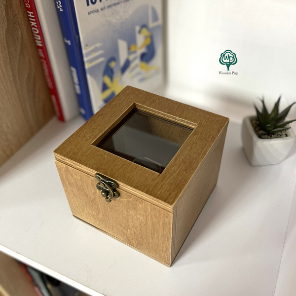 Wooden watch box with leather pad