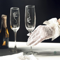 Wedding champagne glasses with "Mr&Mrs" engraving