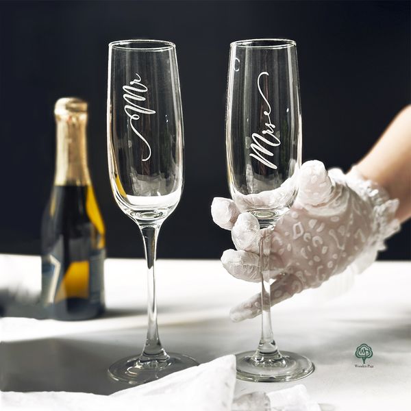 Весільні келихи для шампанського з гравіюванням "Mr&Mrs"
