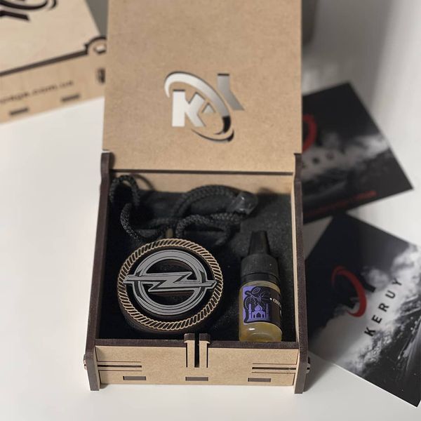 Car perfume with shimmer effect