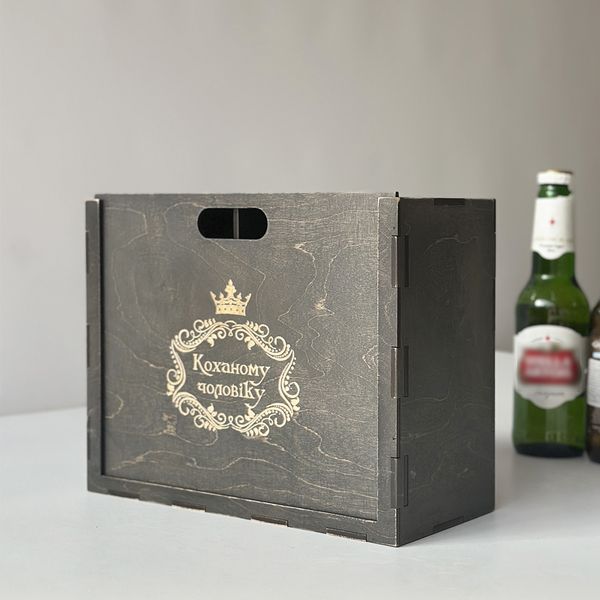 Beer glasses in a wooden box as a gift for husband