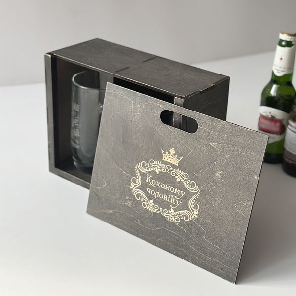 Beer glasses in a wooden box as a gift for husband