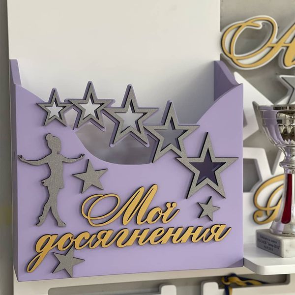 Медальниця для танців дівчинці в біло-лавандових кольорах