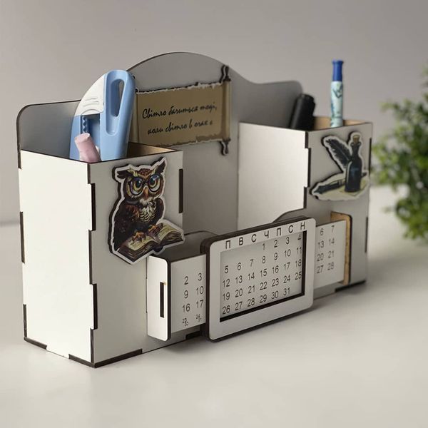 Teacher's calendar organizer with print