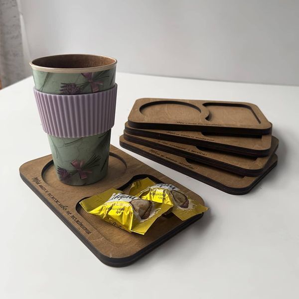 Підставки під чашку та смаколики з індивідуальним написом