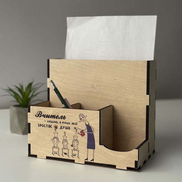 Organizer-stand on the teacher's desk with a print