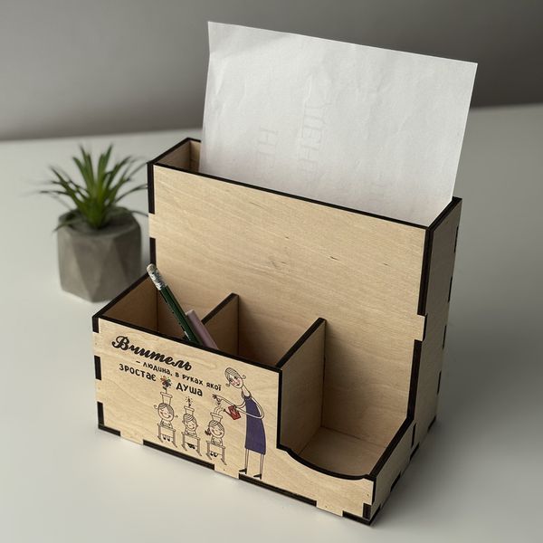 Organizer-stand on the teacher's desk with a print