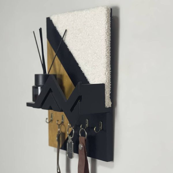 Designer key holder with faux fur in two colors