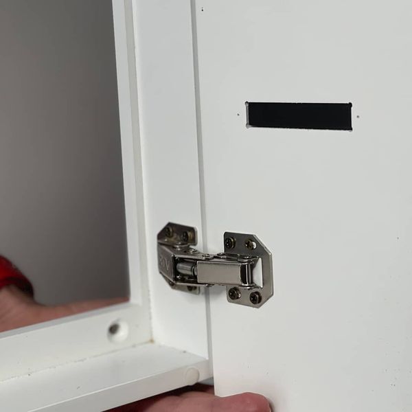 Horizontal key holder for a shield