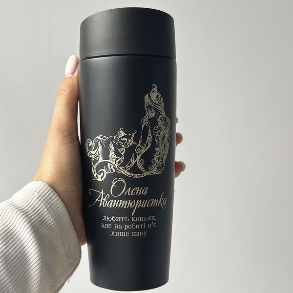 Thermo mug with double engraving for a female manager