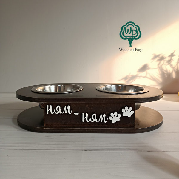 Bowls on a stand with your phrase Lola