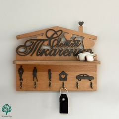 Key holder with family silhouettes made of wood