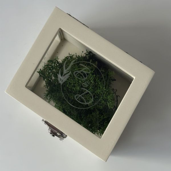 Transparent ring box in milky color