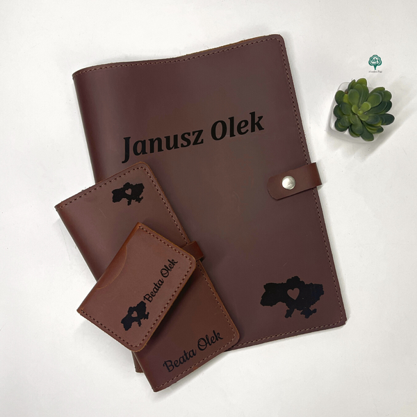 Leather gift set with personalized engraving