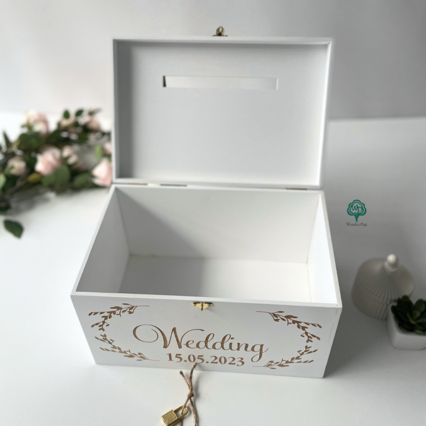 Chest for envelopes for a wedding with custom engraving