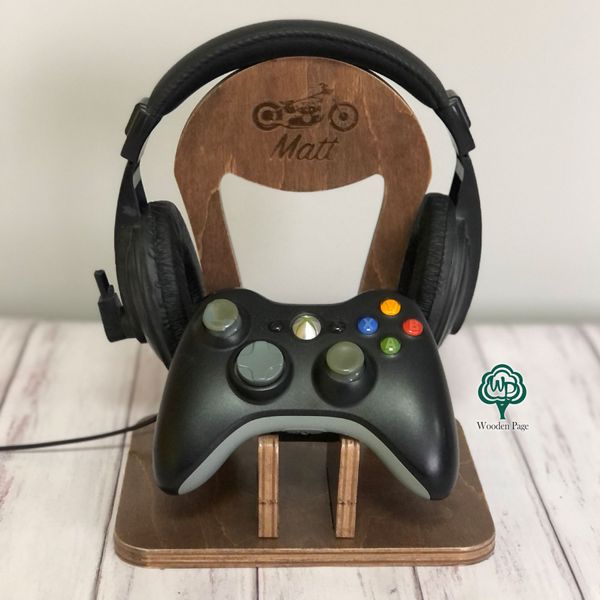 Desktop stand for headphones and gamepad with customized text and logo