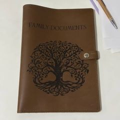 Шкіряна папка для документів з гравіюванням жінці