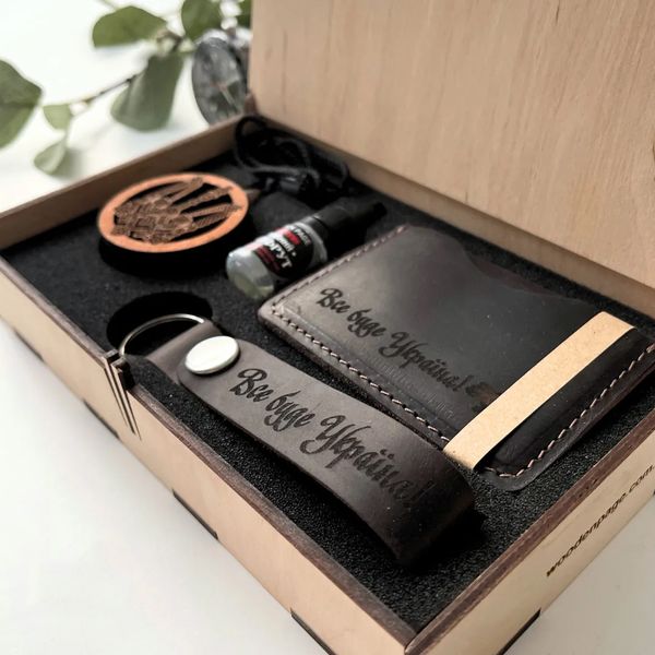 Gift set: car scent and leather accessories