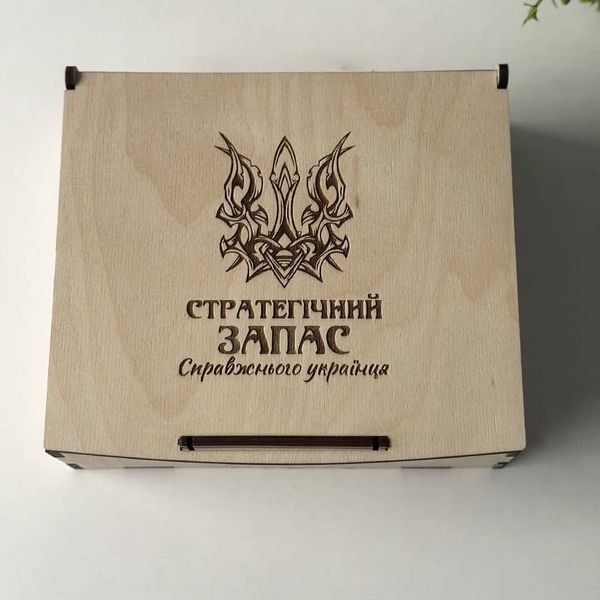 Набір фляга з чарками на подарунок в дерев'яній коробці