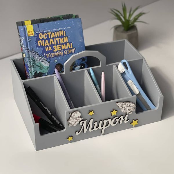 Дерев'яна підставка для канцелярії в сірому кольорі