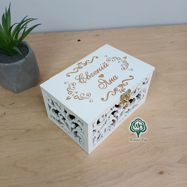 Дерев'яна коробочка для обручок з гравіюванням дати