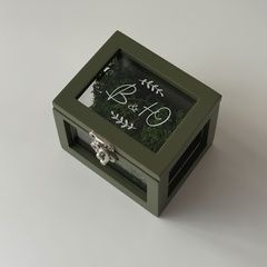 Transparent ring box in olive color