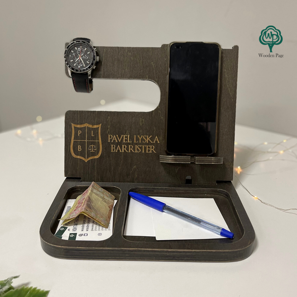 Wooden docking station as a gift for a judge