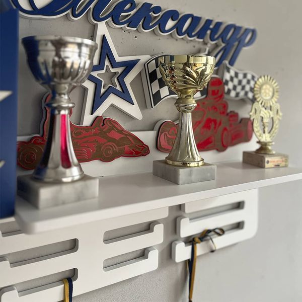 Personalized medal holder for karting for a boy
