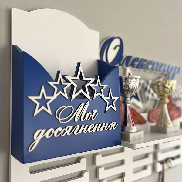 Personalized medal holder for karting for a boy