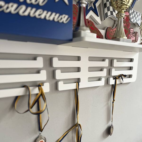 Personalized medal holder for karting for a boy
