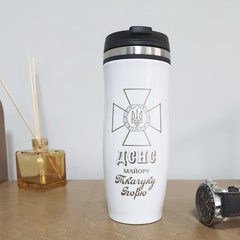 Thermal cup with engraving as a gift for a major