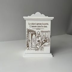 House-shaped key holder in white