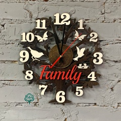 Декоративные часы со словом Family