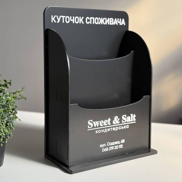 Куточок споживача в стильному дизайні для кондитерської
