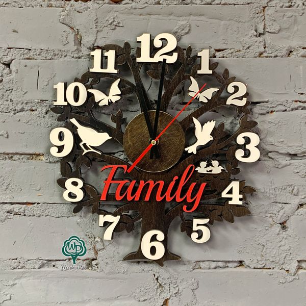 Декоративний годинник зі словом Family
