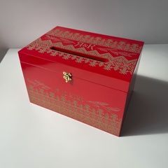 Сундук для конвертов и денег в красном цвете