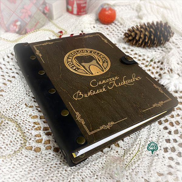 Notepad with personalized engraving as a gift for a doctor