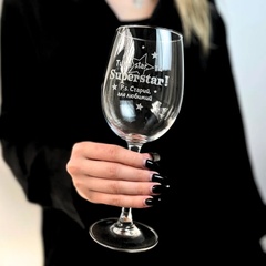 Engraved wine glass as a gift