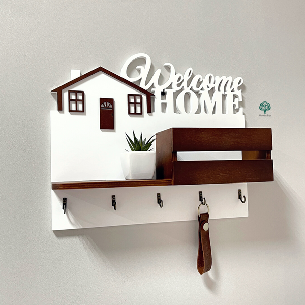 Дерев'яна ключниця на стіну з написом Welcome home