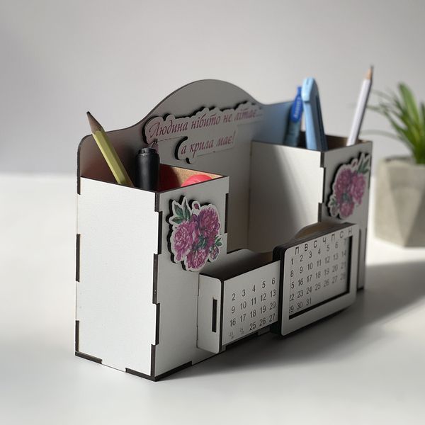 Teacher calendar stand with motivational inscription